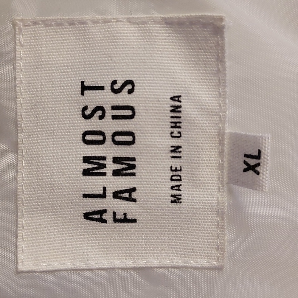 Almost Famous Multi-Colored Cropped Graffiti Prin… - image 8